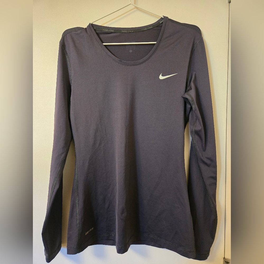 Nike Women's Gray Long Sleeve Top‎
